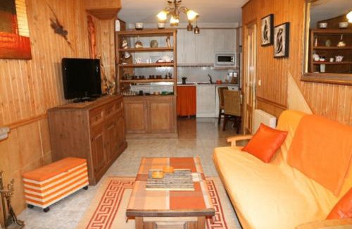 Navaluenga House | Pet-Friendly Retreat: Casa Rural Los 2 Yugos with High Ratings