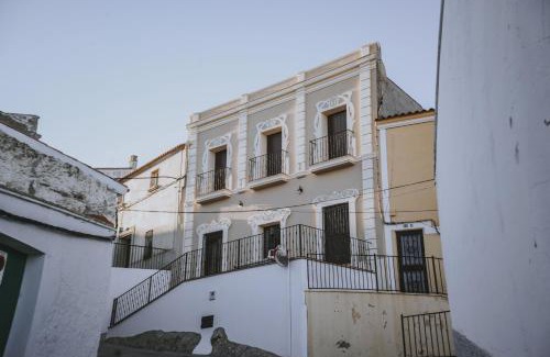 Alange House | Welcoming Casa Rural Los Belloso: Ideal for Families