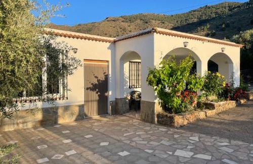 Fondon Ski Chalet | Pet-Friendly Escape at Casa Rural Los Caleros - Rated 9.2/10