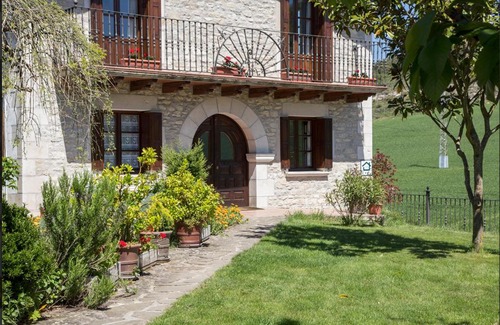 Cildoz House | Pet-Friendly Retreat at Casa Rural Malaika II - 10/10 Score