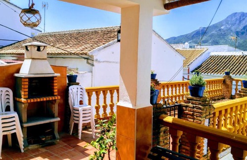 Carratraca House | Guest Rated 10/10 at Casa Rural María - Family-Friendly Stay