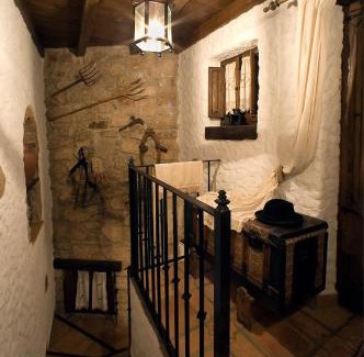 Montanchez House | Pet-Friendly CASA RURAL MARGARITA I with Breakfast Included