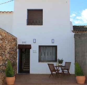 Les Useres House | Pet-Friendly Retreat at Casa Rural Mas dels Fumeros