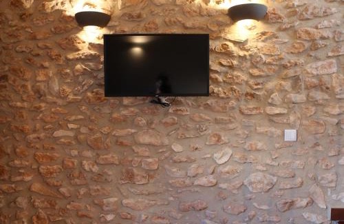 Les Useres House | Pet-Friendly Retreat at Casa Rural Mas dels Fumeros
