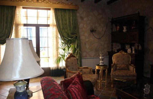 Corral de Almaguer Hotel | Family-Friendly Getaway at Casa Rural Mendoza - Rated 9.4