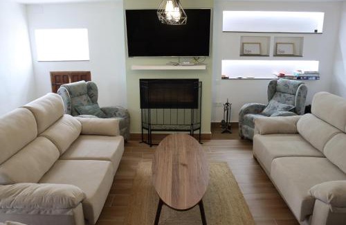 Pozuelo de Calatrava House | Pet-Friendly Casa Rural Mi Pueblo with Oceanfront Views