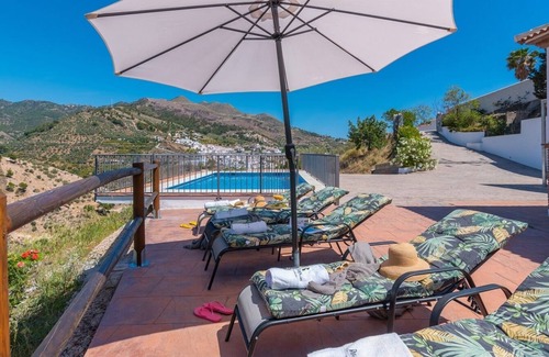 Canillas de Albaida Villa | Unforgettable Stay at Casa Rural Moreno Canillas de Albaida