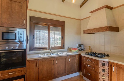 El Gastor Villa | Explore Casa Rural Noa El Gastor: Family-Friendly Getaway