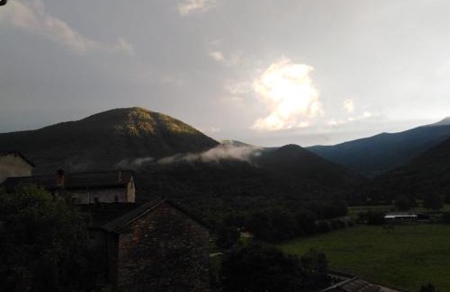 Broto Apartment | Pet-Friendly Retreat at Casa Rural O´LIENO - 9.3/10 Rated!