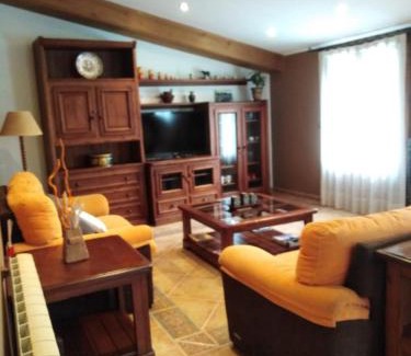 Broto Apartment | Pet-Friendly Retreat at Casa Rural O´LIENO - 9.3/10 Rated!