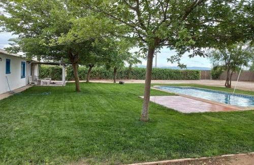 Totanes House | Tranquil Casa Rural Patio del Maestro near Puy du Fou