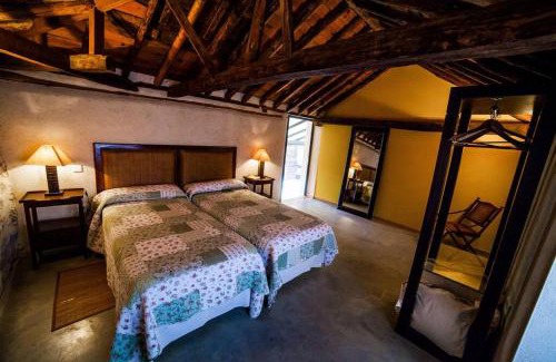 Totanes House | Tranquil Casa Rural Patio del Maestro near Puy du Fou