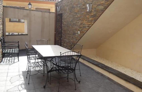 Pescueza House | Pet-Friendly Casa Rural Pavía with Family Amenities