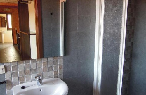 Pescueza House | Pet-Friendly Casa Rural Pavía with Family Amenities