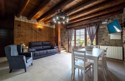 Borrastre House | Pet-Friendly Retreat: Casa Rural Perico with 9.5 Rating