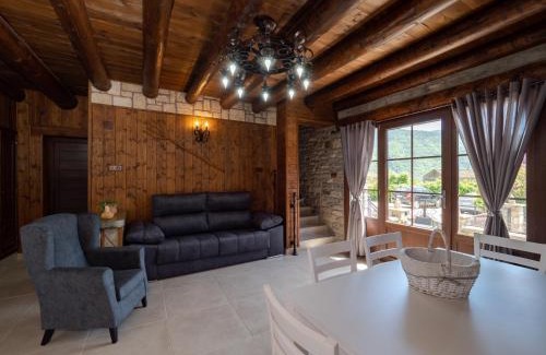Borrastre House | Pet-Friendly Retreat: Casa Rural Perico with 9.5 Rating