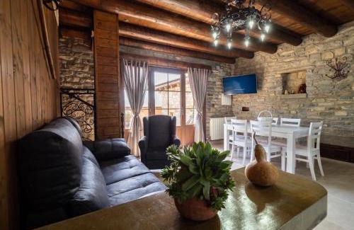 Borrastre House | Pet-Friendly Retreat: Casa Rural Perico with 9.5 Rating