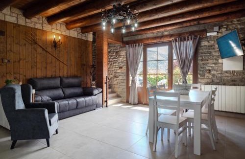 Borrastre House | Pet-Friendly Retreat: Casa Rural Perico with 9.5 Rating