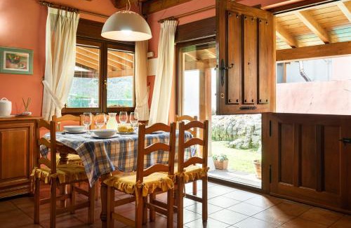 Naves Ski Chalet | Family-Friendly Getaway at Casa Rural Playa Nves002r