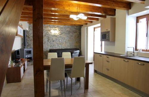 Lintzoain House | Child-Friendly Stay at Casa Rural Primorena Txiki, Rated 8.6
