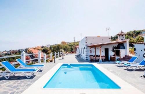 La Mancha House | Relax at Casa Rural Quinta Sevi - Pet Friendly Oasis