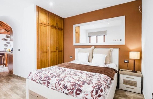 La Mancha House | Relax at Casa Rural Quinta Sevi - Pet Friendly Oasis