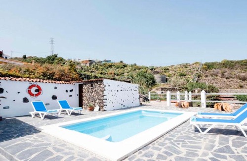 La Mancha House | Relax at Casa Rural Quinta Sevi - Pet Friendly Oasis