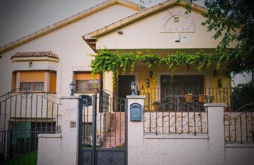 Albares House | Pet-Friendly Retreat at Casa Rural Rincones de Albares