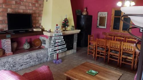 Villamalea House | Relax at CASA RURAL RIO CABRIEL with Ocean Views & Pool
