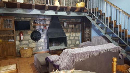 Tolosa House | Pet-Friendly Casa Rural Rio Jucar with Ocean Views