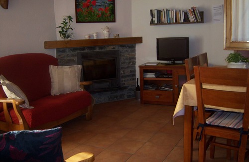 Sort Cottage | Pet-Friendly Casa Rural Rogel for 7 in the Pyrenees