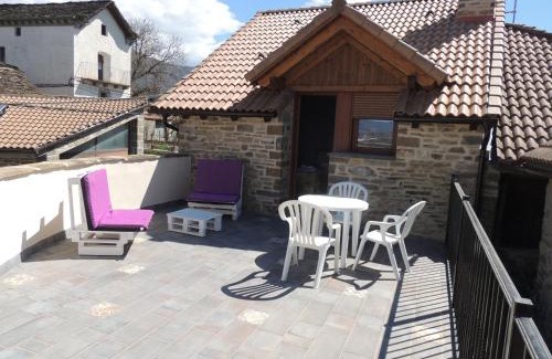 Sardas Ski Chalet | Guest Rated 9.5: Casa Rural Sardas - Family-Friendly Stay