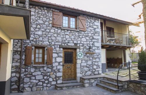 Villanueva de Aezcoa House | Pet-Friendly Casa Rural Txikirrin Txiki in Selva de Irati