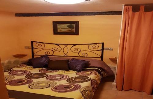 Enguidanos House | Relaxing Stay at Casa Rural Valle del Cabriel with Ocean Views