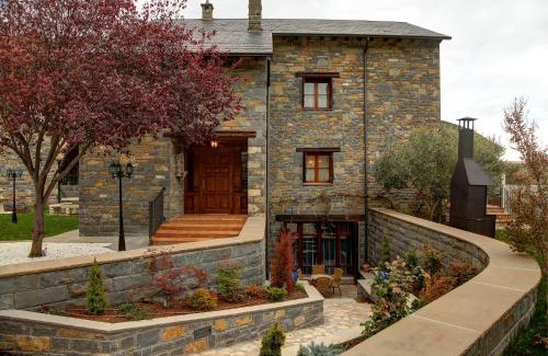 Fiscal House | Relaxing Stay at Casa Rural Villa Gervasio with Pool & Hot Tub