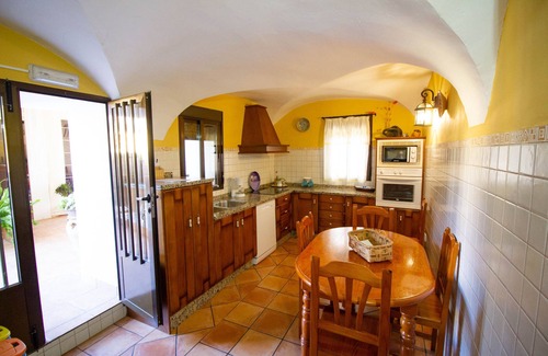 Botija Cottage | Idyllic Villa Vieja del Tamuja: Perfect for 6 Guests