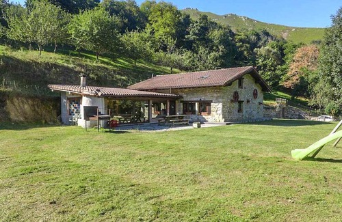 Oceno Ski Chalet | Family-Friendly Casa Rural Yolanda with Top Guest Reviews