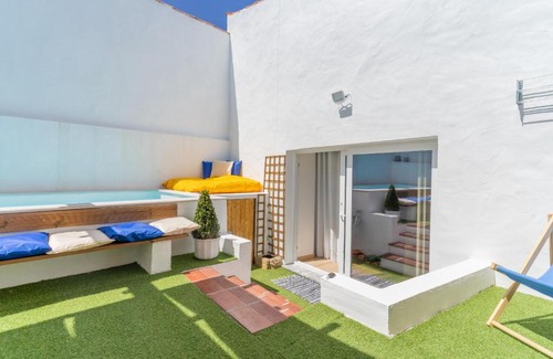 Carvalhal House | Relax at Casa São José: Family-Friendly with Pool Access