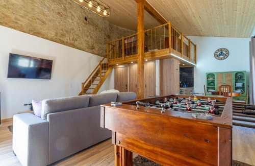Carvalhal House | Relax at Casa São José: Family-Friendly with Pool Access