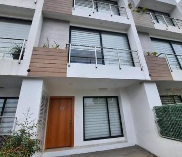 Cuenca House | Modern Casa: Family & Pet-Friendly Retreat, Rated 9.8!