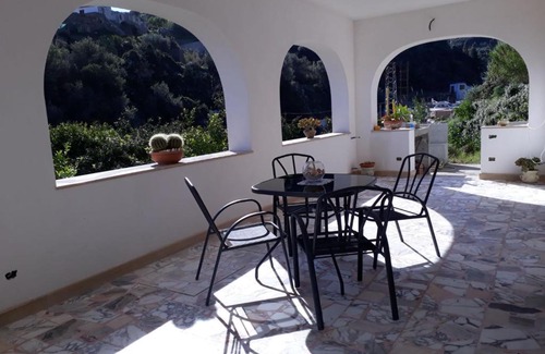 Lipari Historic Centre House | Casa Sabrina: Guest Rated 10/10 with Family-Friendly Amenities