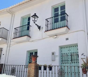 Riogordo House | Explore Casa Salamanquesa: Pet-Friendly Oceanfront Retreat