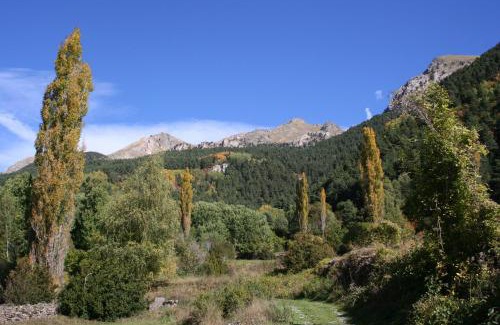 Sallent de Gallego Villa | Top-Rated Casa Sallent: Relax with Hot Tub & Garden Retreat