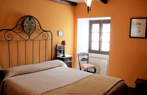 Vila de Cruces House | Casa San Ginés: Family-Friendly Hotel with Pool & Dining