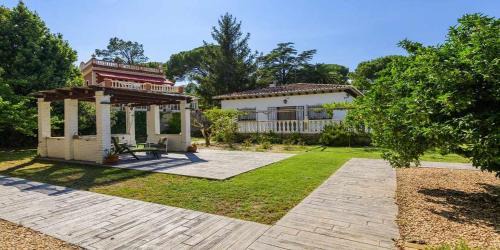 Navajas House | Family-Friendly Casa San Rafael with Expansive Garden Oasis