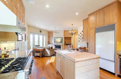 Yountville House | Experience Majestic Vineyard Views with Private Pool & Spa