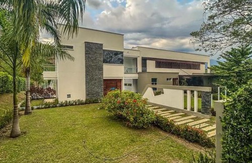 Santa Fe de Antioquia Villa | Discover Casa Santa Fe De Antioquia: A 4-Star Retreat