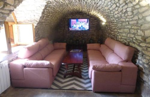 San Juste House | Explore Casa Santafe: Pet-Friendly 4-Star Retreat