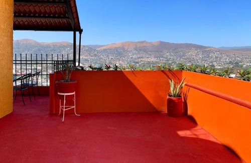 Calzada Madero Apartment | Family-Friendly Casa Santiago with Exceptional 9/10 Rating