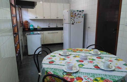 Praia de Barequecaba House | Experience Casa Sao Sebastiao Carnival with Spa and Kitchen